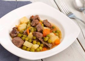 طريقة عمل لحم مسلوق مع الخضار