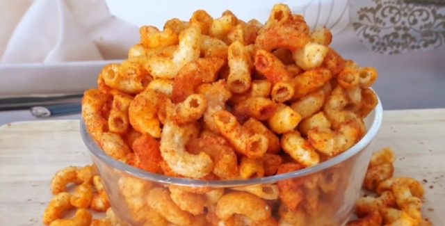 طريقة عمل مقرمشات المكرونة
