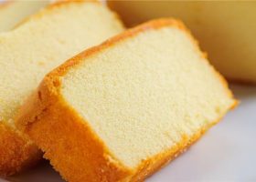 طريقة عمل كيكة الزبادي والبيض الاسفنجية