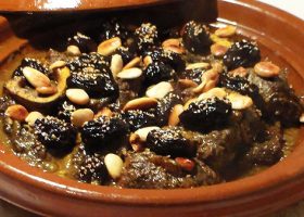 طريقة عمل اللحم بالبرقوق المغربي