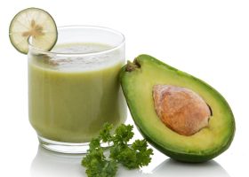 طريقة عمل كوكتيل الافوكادو والموز