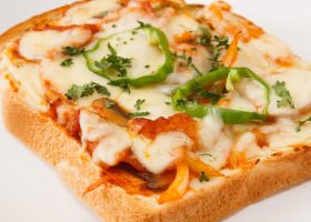 طريقة عمل توست بالجبن والخضروات