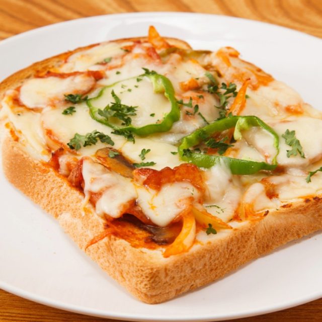 طريقة عمل توست بالجبن والخضروات