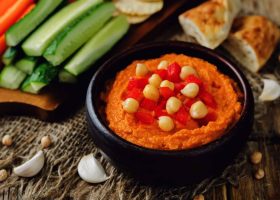 طريقة عمل الحمص بالفلفل الأحمر