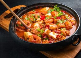 طريقة عمل طاجن الجمبري بالخضار