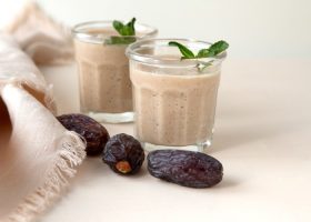 طريقة عمل سموثي التمر بالحليب