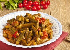طريقة عمل البامية بالخضار بدون لحم