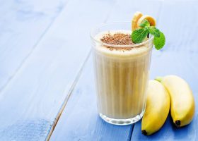 طريقة عمل ميلك شيك الموز بالشوكولاتة