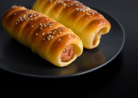 طريقة عمل النقانق بالعجينة