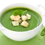 طريقة عمل شوربة السبانخ بالدجاج