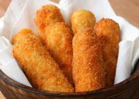 طريقة عمل كروكيت البطاطس بالنقانق والجبن