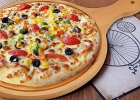 طريقة عمل بيتزا الدجاج والفطر