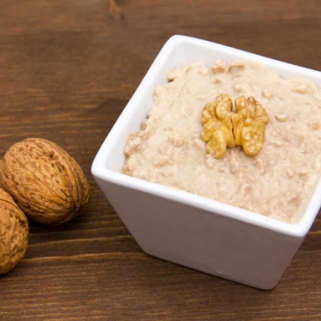 طريقة عمل تغميسة الجوز