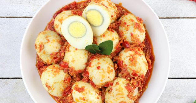 طريقة عمل شكشوكة البيض المسلوق