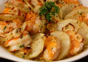 طريقة عمل سلطة الروبيان بالبطاطس