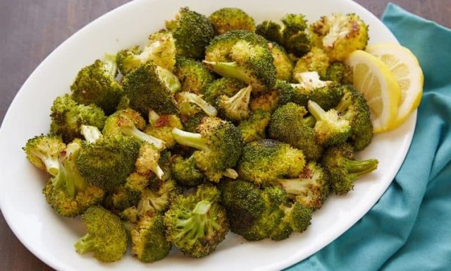 طريقة عمل بروكلي مشوي بالثوم