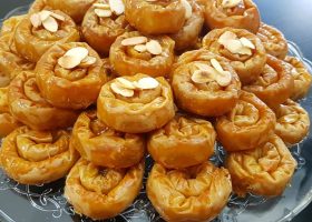 طريقة عمل محنشات اللوز