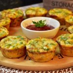 طريقة عمل كب كيك البيض بالخضار