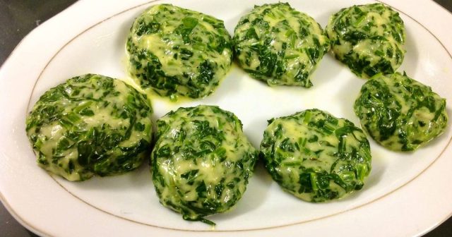 طريقة عمل كيتو السبانخ والجبن والبيض