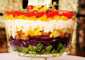 طريقة عمل سلطة الطبقات