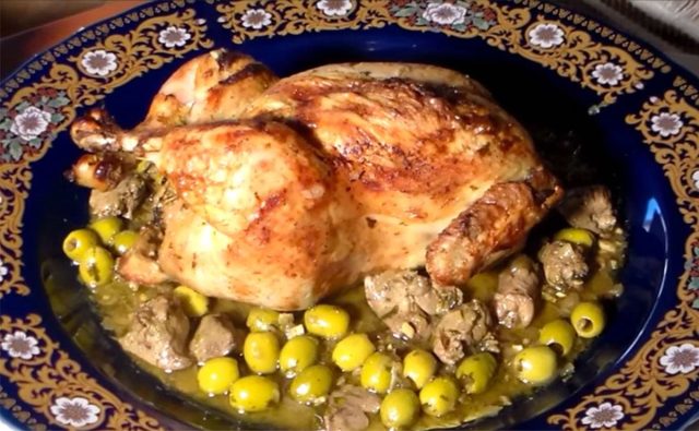 طريقة عمل دجاج محمر بالزيتون
