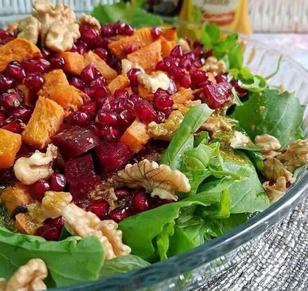 طريقة عمل سلطة بطاطس حلوة بالكينوا والجرجير