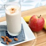 طريقة عمل سموثي التفاح واللوز