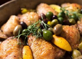 طريقة عمل الدجاج بالزيتون الأخضر