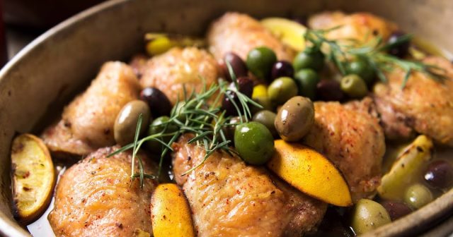 طريقة عمل الدجاج بالزيتون الأخضر