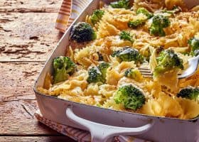 طريقة عمل صينية دجاج بالبروكلي والمكرونة