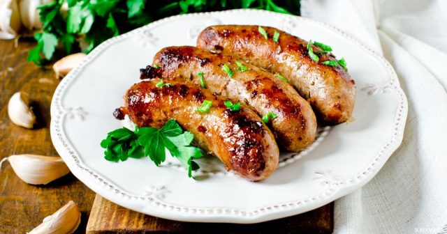 طريقة عمل نقانق مشوية بالفرن