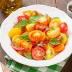 طريقة عمل سلطة الطماطم الكرزية الملونة