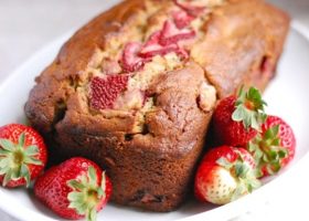 طريقة عمل كيكة الفراولة باللبن الرائب