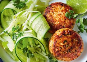 طريقة عمل فطائر السلمون