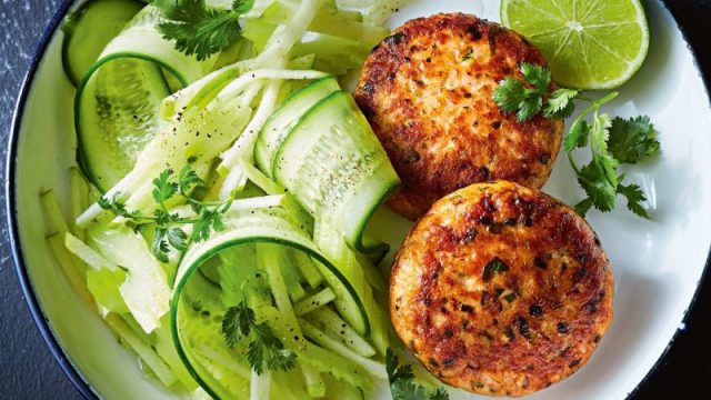 طريقة عمل فطائر السلمون