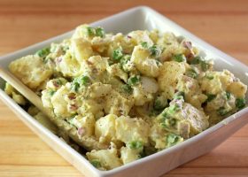 طريقة عمل سلطة البطاطس باللحم المقدد