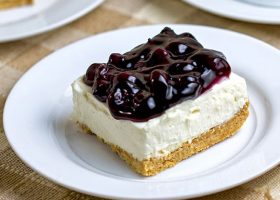 طريقة عمل تشيز كيك التوت