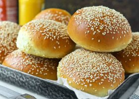 طريقة عمل خبز البرجر بدون حليب