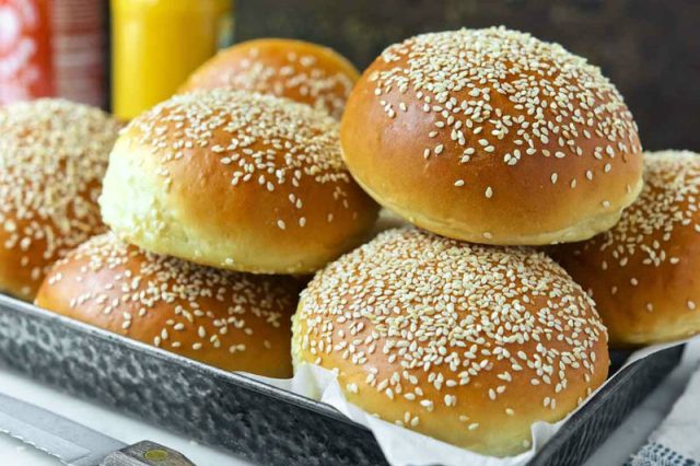 طريقة عمل خبز البرجر بدون حليب