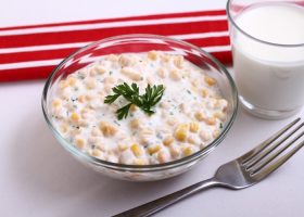 طريقة عمل سلطة الذرة بالزبادي