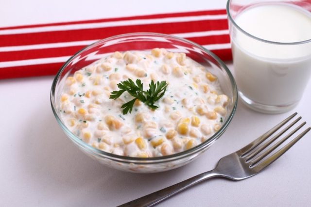 طريقة عمل سلطة الذرة بالزبادي