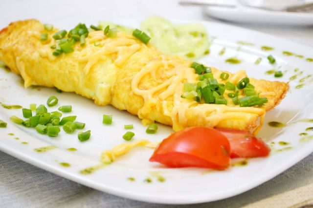 طريقة عمل اومليت بالأجبان كيتو