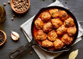 طريقة عمل حمسة كرات اللحم بدبس الرمان