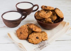 طريقة عمل الكوكيز بالزبيب