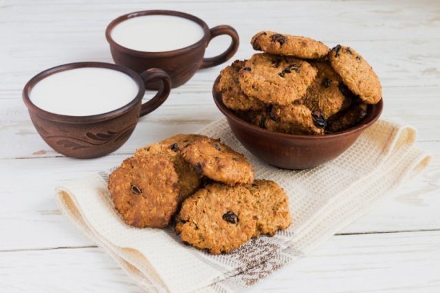 طريقة عمل الكوكيز بالزبيب