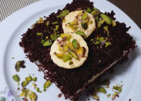 طريقة عمل كيكة الخلد بالموز والشوكولا