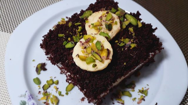 طريقة عمل كيكة الخلد بالموز والشوكولا