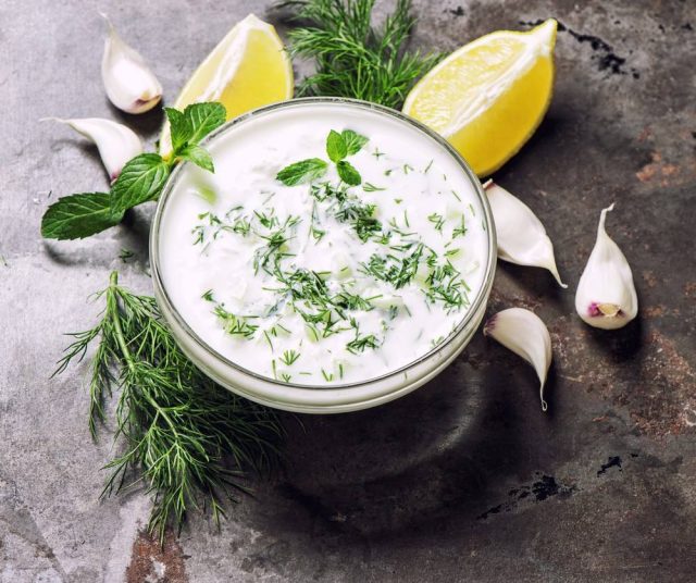 طريقة عمل تغميسة اللبنة بالشبت