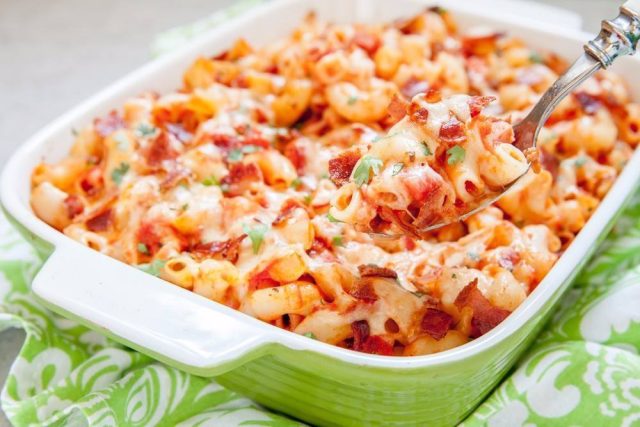 باستا بصوص الطماطم والكريمة