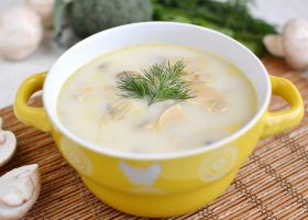 طريقة عمل شوربة مشروم بالدجاج